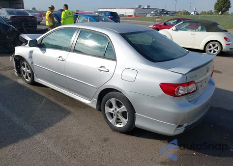 2011 Toyota Corolla S z USA, uszkodzony, nr VIN 2T1BU4EE3BC670482